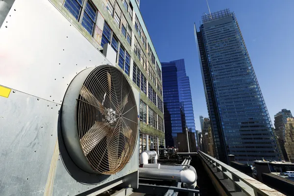 Stedelijke hvac lucht contidioner buitendeel manhattan new york — Stockfoto