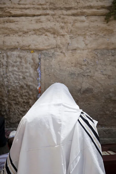 Beten in einem Schal — Stockfoto