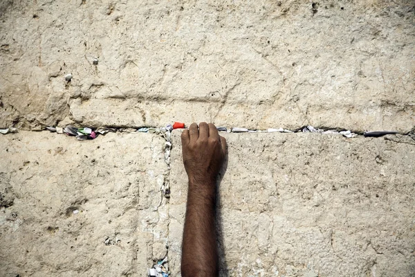 Making a Wish at the Wailing Wall — Stock Photo, Image