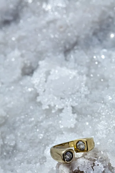 Ring on Salt Flakes — Stock Photo, Image