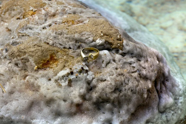 Yüzük tuzlu kaya — Stok fotoğraf