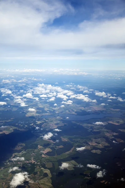 クラウドの空中を表示覆われた土地 — ストック写真