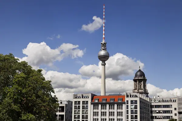 Edificios de Berlín y Torre de Televisión (Fernsehturm ) —  Fotos de Stock