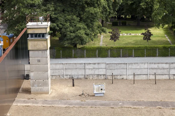 Oost-west Berlijn oorspronkelijke grens sectie — Stockfoto