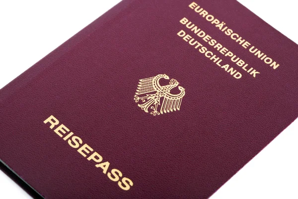 Passaporte alemão isolado — Fotografia de Stock