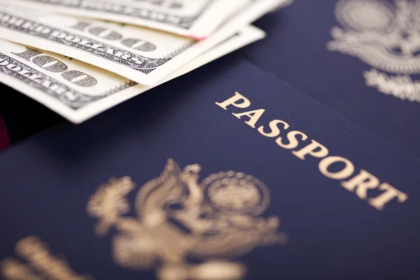 Cash & Passports — Stock Photo, Image