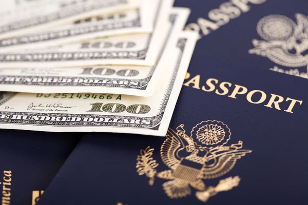 Cash & Passports — Stock Photo, Image