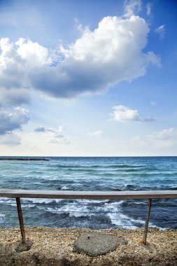 banister arkasında deniz