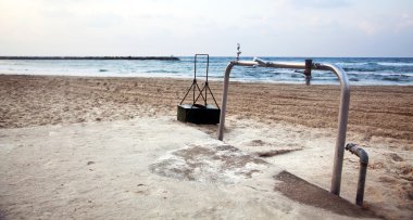 plajda yıkama istasyonu