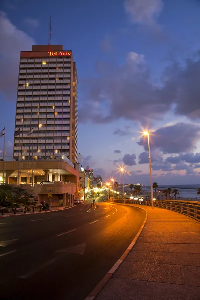 Tel-Aviv Boardwalk & Beach in de schemering — Stockfoto