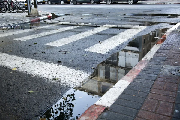 A wintery street surface in a T intersection. — Stock Photo, Image