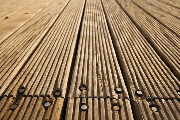 Šroubový dřevěná paluba — Stock fotografie