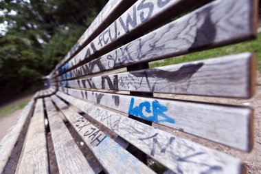 graffitti kaplı tezgah