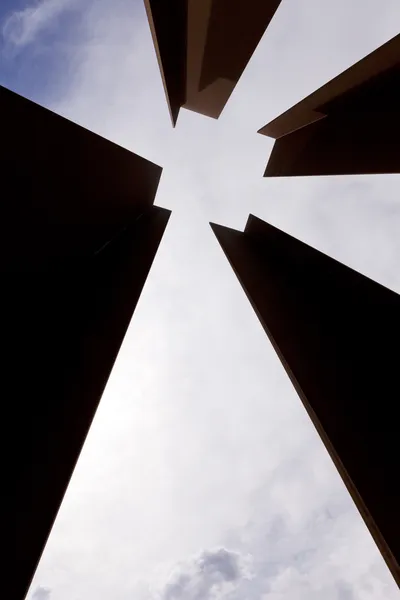 Plaza de atenuación abstracta y cielo nublado — Foto de Stock