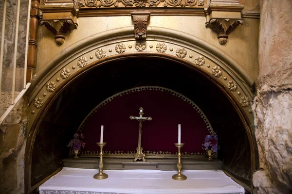 Um humilde altar em uma capela na Via Dolorosa — Fotografia de Stock