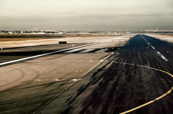 Landebahn am Flughafen — Stockfoto