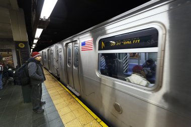 manhattan yeni-york taşıt ve sokak metro istasyonu