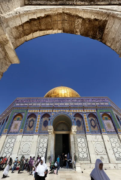 Tourists at Dome of the Rock — Stock Photo, Image