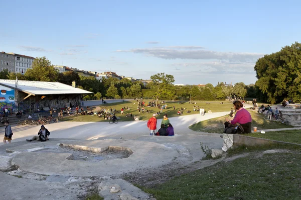 Freizeit im gorlitzer park berlin — Stockfoto