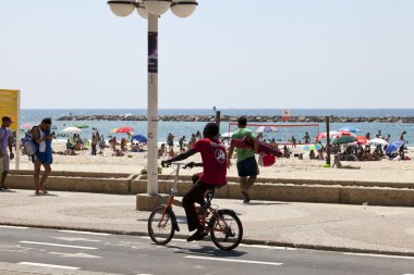 yaz plaj tel-Aviv'de