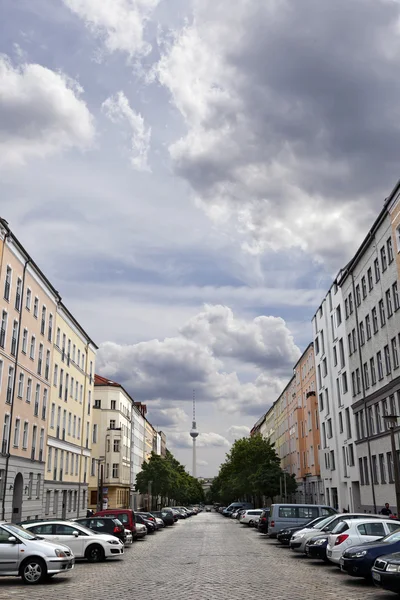 Strelitzer Strasse y Belin Torre de Televisión Fernsehturm Alemán — Foto de Stock