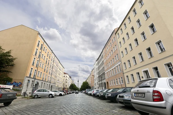 Strelitzer Strasse y Belin Torre de Televisión Fernsehturm Alemán — Foto de Stock