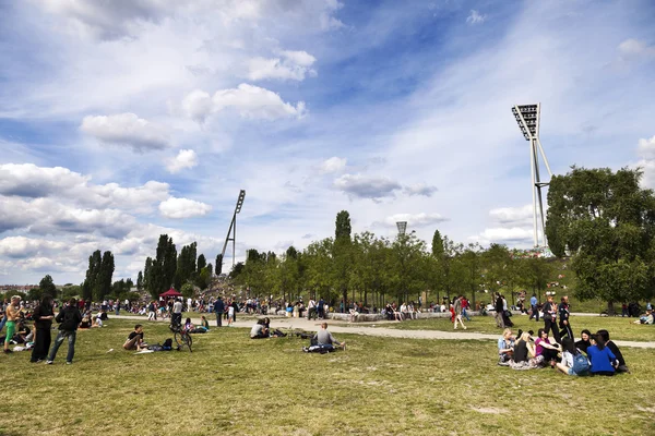 Niedziela w mauer park berlin Niemcy — Zdjęcie stockowe