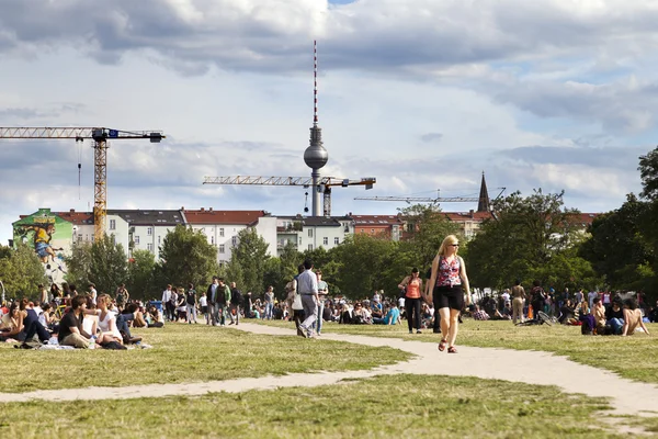 Söndag på mauerpark berlin Tyskland — Stockfoto