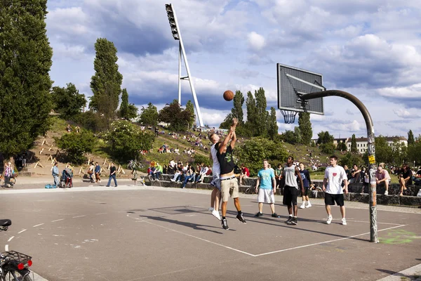 Basketball Game at Mauerpark Berlin — Stock Photo, Image