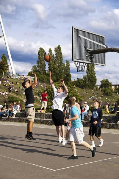 Basketball Game at Mauerpark Berlin — Stock Photo, Image