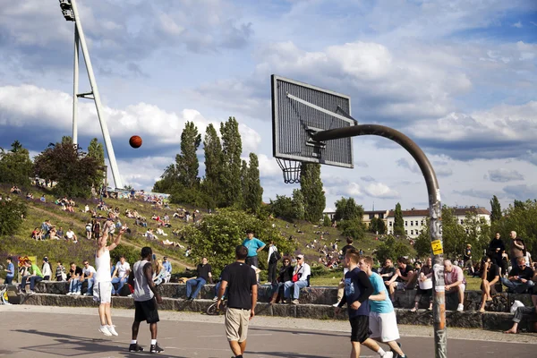 Basketball Game at Mauerpark Berlin — Stock Photo, Image