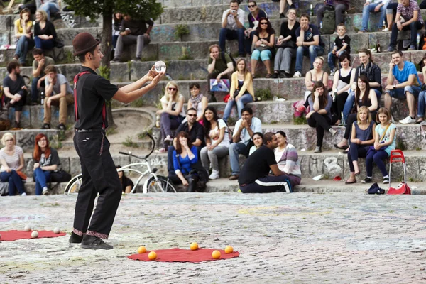 Street Performer at Mauerpark Amphitheater — Stock Photo, Image