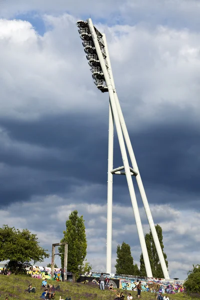 Mauerpark stadium belysning tower och hill berlin Tyskland — Stockfoto