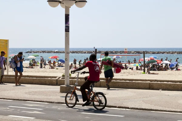 Latem na plaży w tel Awiwie — Zdjęcie stockowe