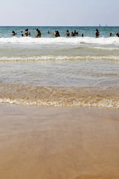 Sommar på stranden i tel aviv — Stockfoto