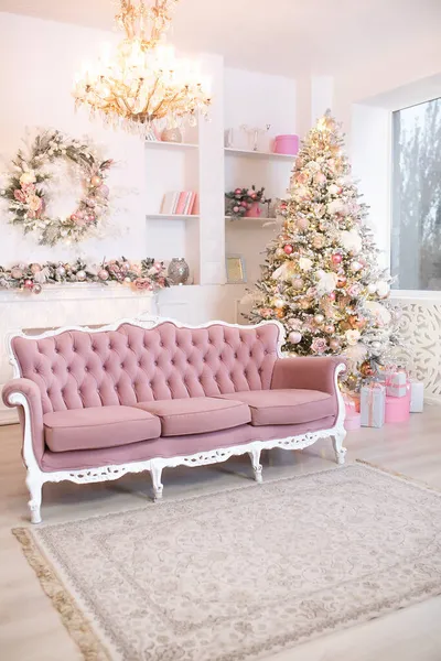 Warm cozy beautiful modern design of the room with fireplace in delicate light colors decorated with Christmas tree and decorative elements. Xmas interior — Stock Photo, Image