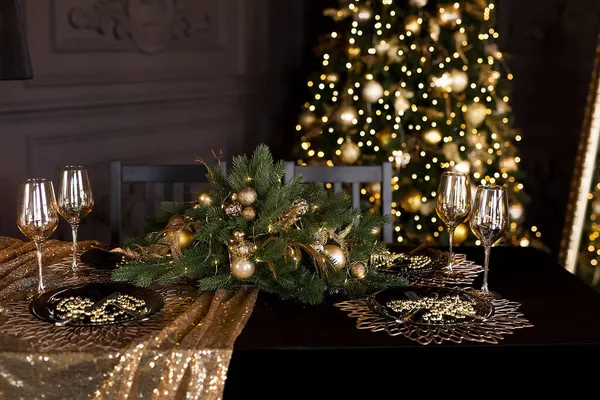 Beautiful table setting with Christmas decorations in living room — Stock Photo, Image