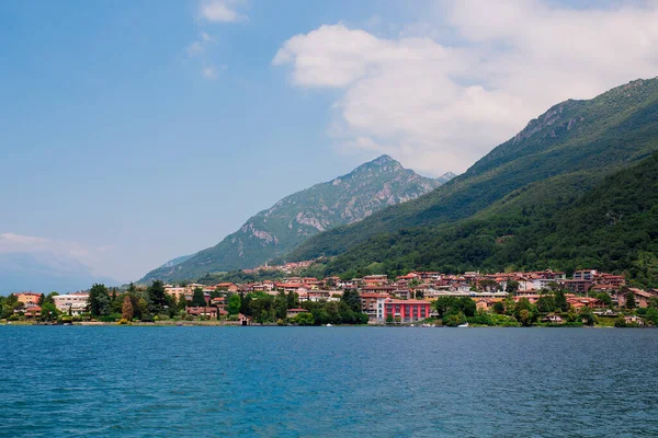 Paesaggi intorno al famoso lago di Como nel nord Italia — Foto Stock