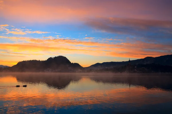 布莱德湖上的日出 — 图库照片