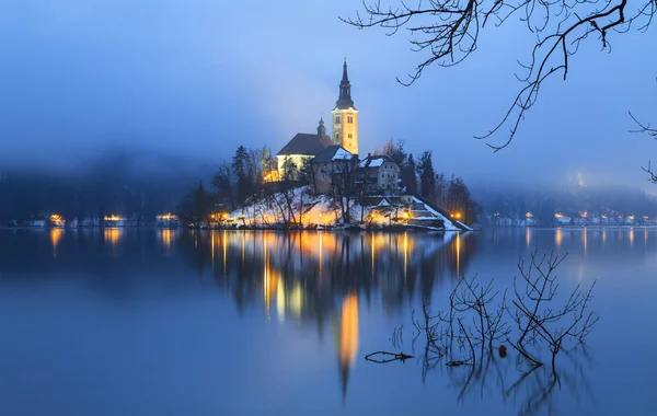 Foggy evening on Bled lake — Stock Photo, Image