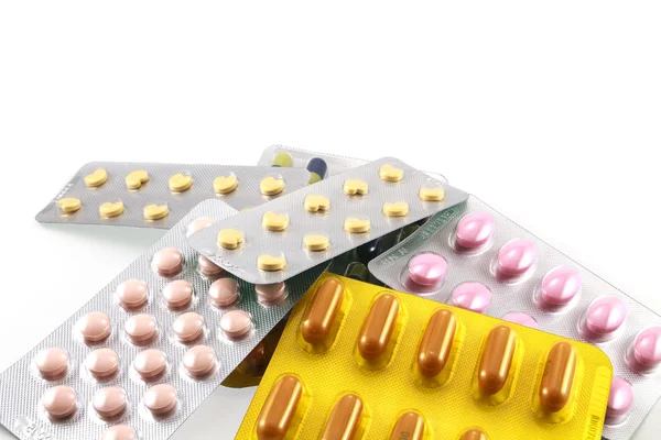 Medicamentos sobre fundo branco — Fotografia de Stock