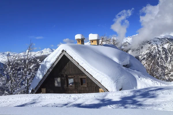 Snowy landscape in the mountains — Stock Photo, Image