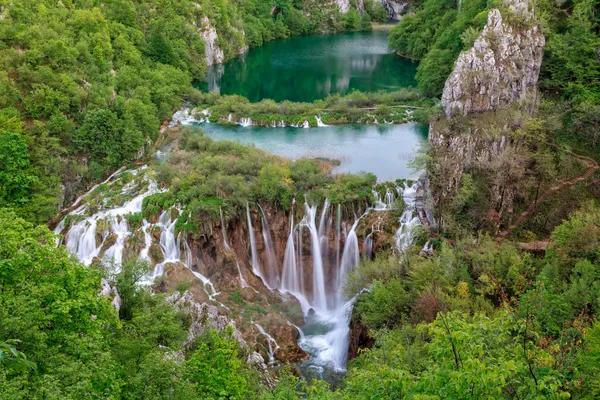 Camino de madera en el lago Plitvice —  Fotos de Stock