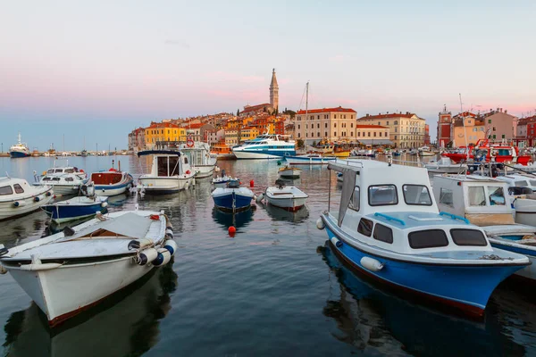 Rovinj Aconchegante Pequena Cidade Velha Beira Mar Com Porto Península — Fotografia de Stock