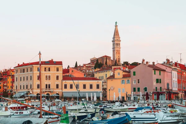 Rovinj Aconchegante Pequena Cidade Velha Beira Mar Com Porto Península — Fotografia de Stock