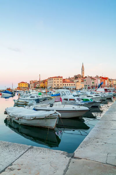 Rovinj Aconchegante Pequena Cidade Velha Beira Mar Com Porto Península — Fotografia de Stock