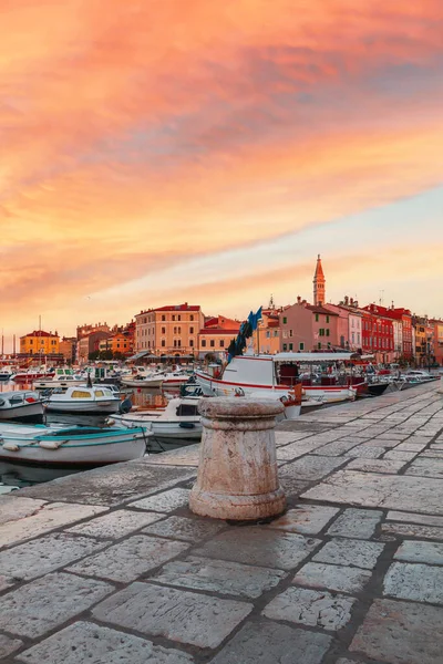 Rovinj Aconchegante Pequena Cidade Velha Beira Mar Com Porto Península — Fotografia de Stock