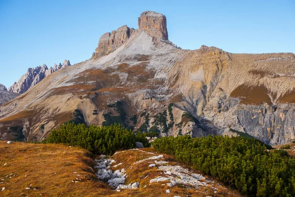 イタリアのトレンティーノ アルト アディジェ州のトレンティーノ ラバレッド山 Drei Zinnen 付近の特別な山の峰 — ストック写真