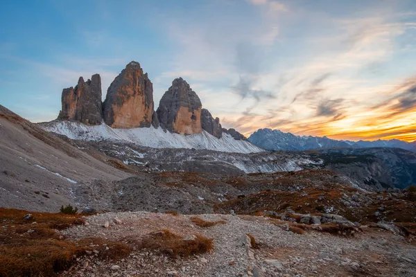 ดวงอาท ตกท Tre Cime Lavaredo และ Rifugio Locatelli Dolomites South — ภาพถ่ายสต็อก