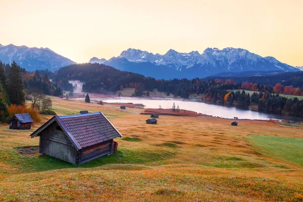 Lagoa Montanha Incrível Lago Geroldsee Wagenbrchsee Fundo Com Vista Para — Fotografia de Stock